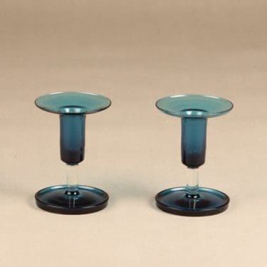 Riihimäen lasi Harlekiini kynttilänjalat, sininen, 2 kpl, suunnittelija Nanny Still, signeerattu