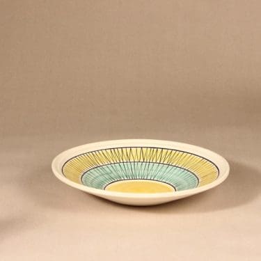 Kupittaan savi tarjoiluvati, keltainen, suunnittelija Okki Laine, käsinmaalattu