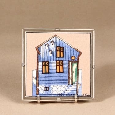 Arabia seinälaatta, Lintujen talo, suunnittelija Heljä Liukko-Sundström,