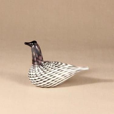 Nuutajärvi koristelintu, vaaleanharmaa, matta, harmaat raidat, tumma pää, suunnittelija Oiva Toikka,