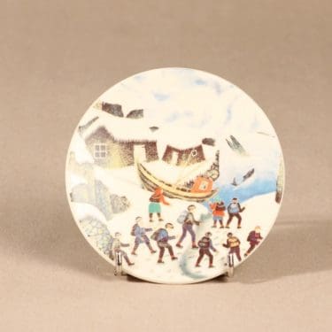 Arabia seinälautanen, Suomalaiset valaita katsomassa, suunnittelija Andreas Alariesto, Suomalaiset valaita katsomassa, Suomalaiset valaita katsomassa, lappi-aihe, naivismi