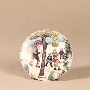 Arabia seinälautanen, Vanhanajan joulu, suunnittelija Andreas Alariesto, Vanhanajan joulu, Vanhanajan joulu, lappi-aihe, naivismi