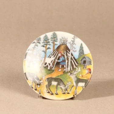 Arabia seinälautanen, Poromies kesällä, suunnittelija Andreas Alariesto, Poromies kesällä, Poromies kesällä, lappi-aihe, naivismi