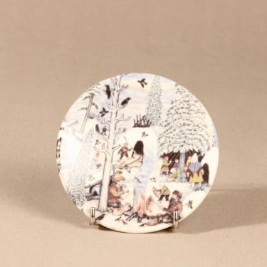 Arabia seinälautanen, Lappalaiset nuotiolla, suunnittelija Andreas Alariesto, Lappalaiset nuotiolla, Lappalaiset nuotiolla, lappi-aihe, naivismi