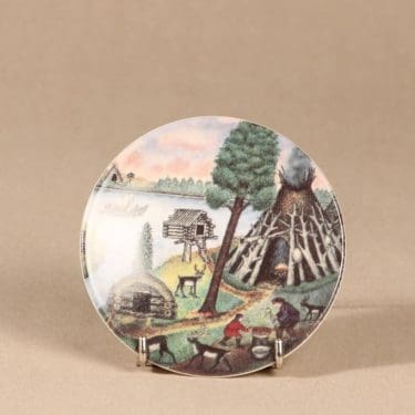 Arabia seinälautanen, Koltat ja lappalaiset, suunnittelija Andreas Alariesto, Koltat ja lappalaiset, Koltat ja lappalaiset, lappi-aihe, naivismi