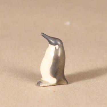 Arabia figuuri Pingviini, käsinmaalattu, suunnittelija Raili Eerola,