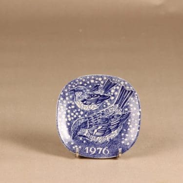 Arabia Vuosilautanen annual plate, 1976, designer Gunvor Olin-Grönqvist, silk screening