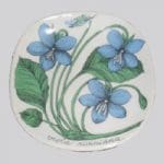 Arabia Botanica Metsäorvokki koristelautanen, suunnittelija Esteri Tomula, Viola riviniana