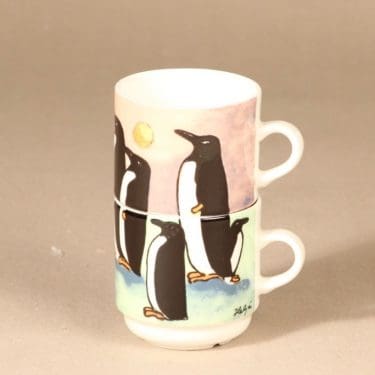 Arabia muki, 2-osainen|pinottava, suunnittelija Heljä Liukko-Sundström, 2-osainen, pinottava, serikuva, pingviiniaihe, kuppileikki