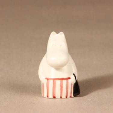 Arabia Muumi figuuri, Muumimamma, suunnittelija Tuulikki Pietilä, Muumimamma, käsinmaalattu, muumimamma, pieni