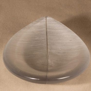 Iittala Lehti taidelasi, signeerattu, suunnittelija Tapio Wirkkala, signeerattu, massiivinen, käsinhiottu