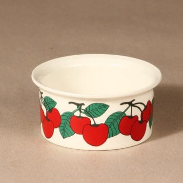 Arabia Kirsikka kulho, punainen, suunnittelija Inkeri Seppälä, serikuva, marja-aihe