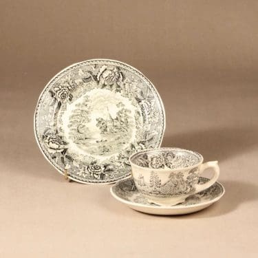 Arabia Maisema kahvikuppi ja lautaset, harmaa, suunnittelija , Kuppi 5,8 * 9,5 cm, asetti 14,5 cm, pullalautanen 17,5 cm