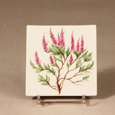 Arabia Galluna Vulgaris, signeerattu, suunnittelija Svea Granlund, signeerattu, signeerattu, kukka-aihe