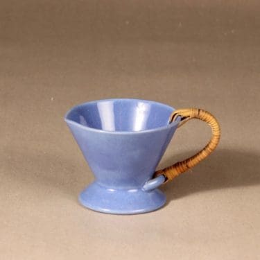 Kupittaan savi kermakko, rottinkikahva, suunnittelija , rottinkikahva, käsinmaalattu