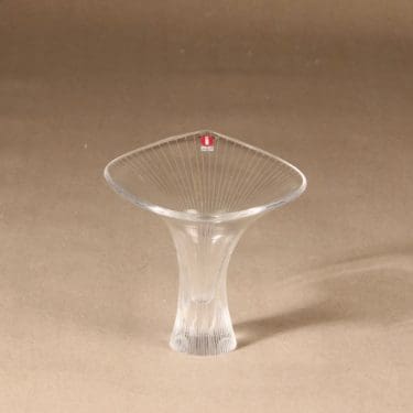 Iittala taidelasi, Kantarelli, suunnittelija Tapio Wirkkala, Kantarelli, signeerattu, viivahiottu