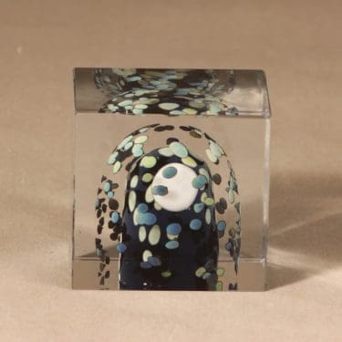 Nuutajärvi Suomi 75 vuotta taidelasikuutio, Suomi 75 vuotta, suunnittelija Oiva Toikka, Suomi 75 vuotta, signeerattu, numeroitu