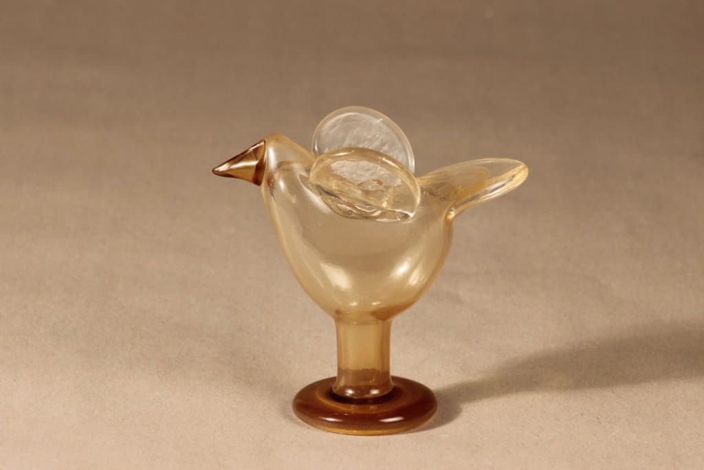 Nuutajärvi bird, Sieppo on foot, designer Oiva Toikka, signed