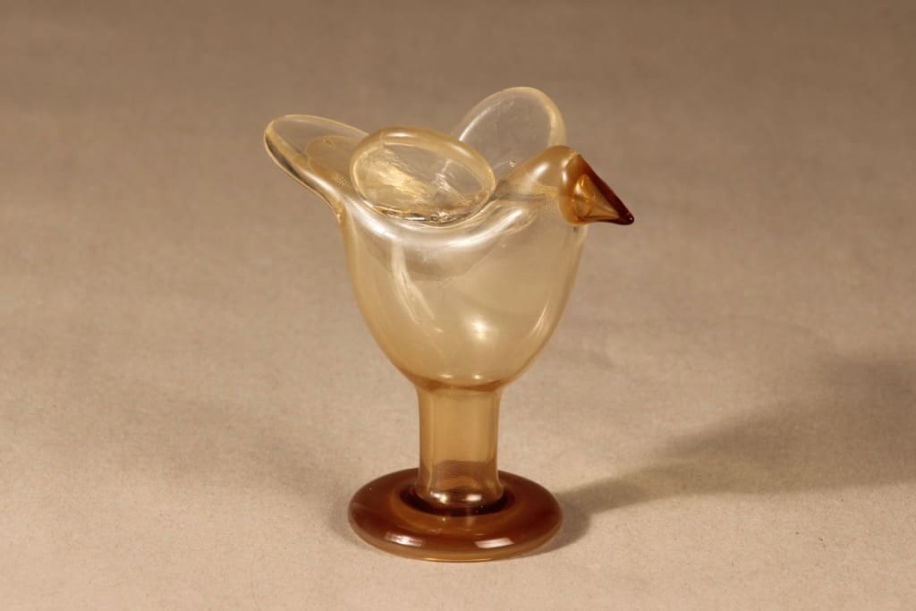 Nuutajärvi bird, Sieppo on foot, designer Oiva Toikka, signed, 2