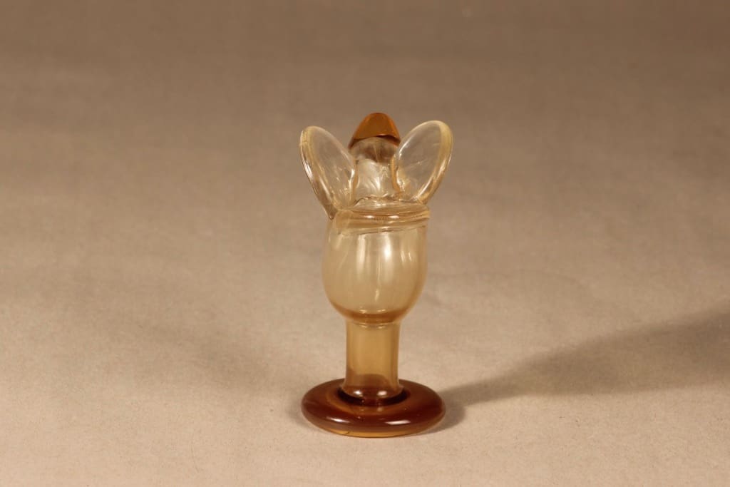 Nuutajärvi bird, Sieppo on foot, designer Oiva Toikka, signed, 3