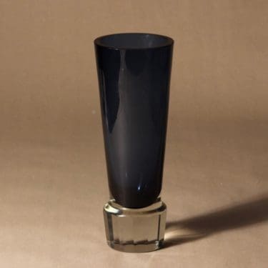 Nuutajärvi vase, signed, Unto Suominen