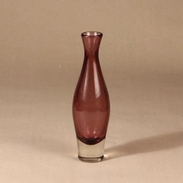 Riihimäen lasi Nimipäivä maljakko, signeerattu, suunnittelija Aimo Okkolin, signeerattu, signeerattu Aimo Okkolin Riihimäenlasi Oy