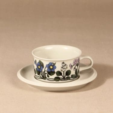 Arabia Flora teekuppi, suunnittelija Esteri Tomula, serikuva, kukka-aihe