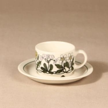 Arabia Flora kahvikuppi, suunnittelija Esteri Tomula, serikuva, kukka-aihe