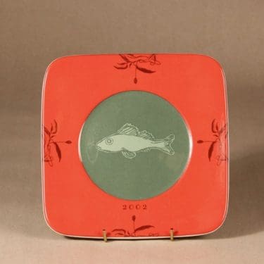 Arabia Flora & Fauna vuosilautanen, 2002, suunnittelija Eeva Sivula|Pekka Toivonen, 2002, serikuva, 2002, kala