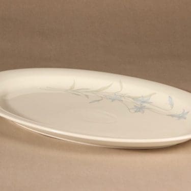 Arabia Sinikello tarjoiluvati, sininen, suunnittelija Esteri Tomula, serikuva, kukka-aihe