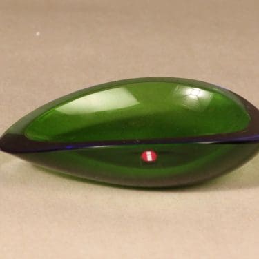 Nuutajärvi Pisara taidelasi, signeerattu, suunnittelija Kerttu Nurminen, signeerattu, signeerattu