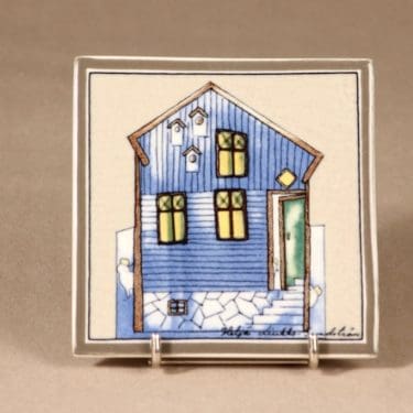Arabia Sininen onnen talo, seinälaatta, suunnittelija Heljä Liukko-Sundström, seinälaatta, serikuva, pieni