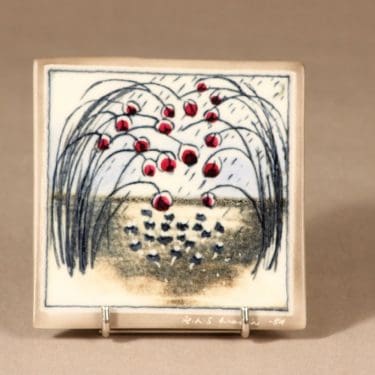 Arabia Oksien suojassa, seinälaatta, suunnittelija Heljä Liukko-Sundström, seinälaatta, serikuva, pieni