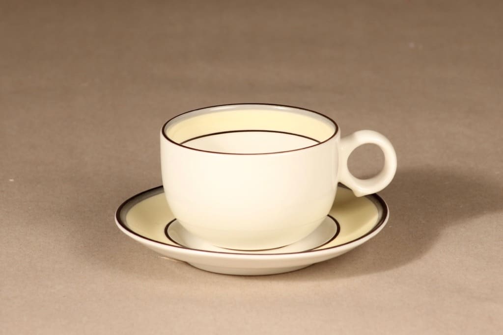 Arabia Veranda kahvikuppi, suunnittelija Inkeri Leivo, raitakoriste