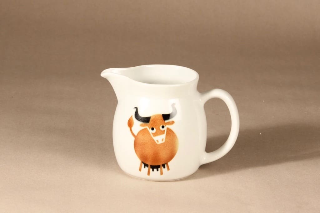 Arabia Heluna kaadin, 1 l, suunnittelija Anja Juurikkala, 1 l, 1 l, lehmä-aihe, puhalluskoriste