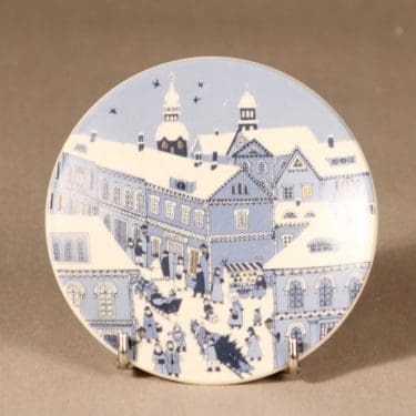 Arabia wall plate Christmas street design Raija Uosikkinen