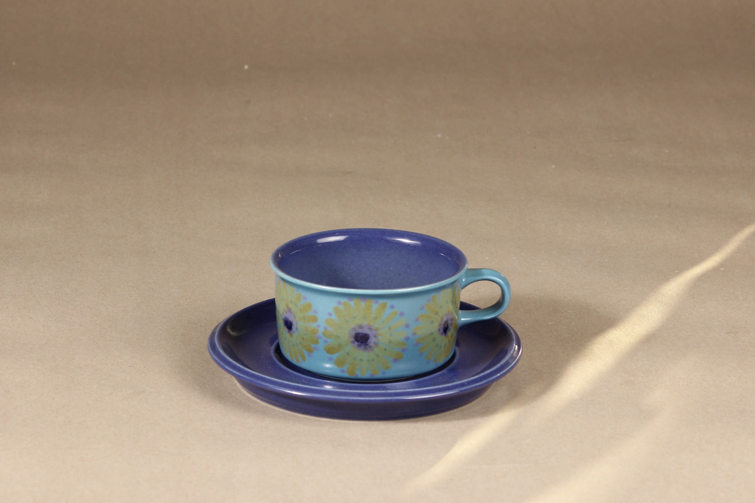 Arabia S tea cup, hand-painted designer Hilkka-Liisa Ahola