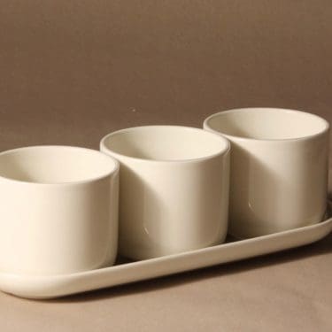 Arabia Earth Yrttiruukku, 3 kpl + alulautanen, suunnittelija James irvine, 3 kpl + alulautanen