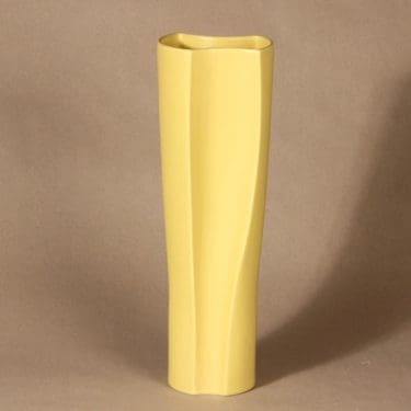 Iittala Calla vase, yellow designer Kristina Riska