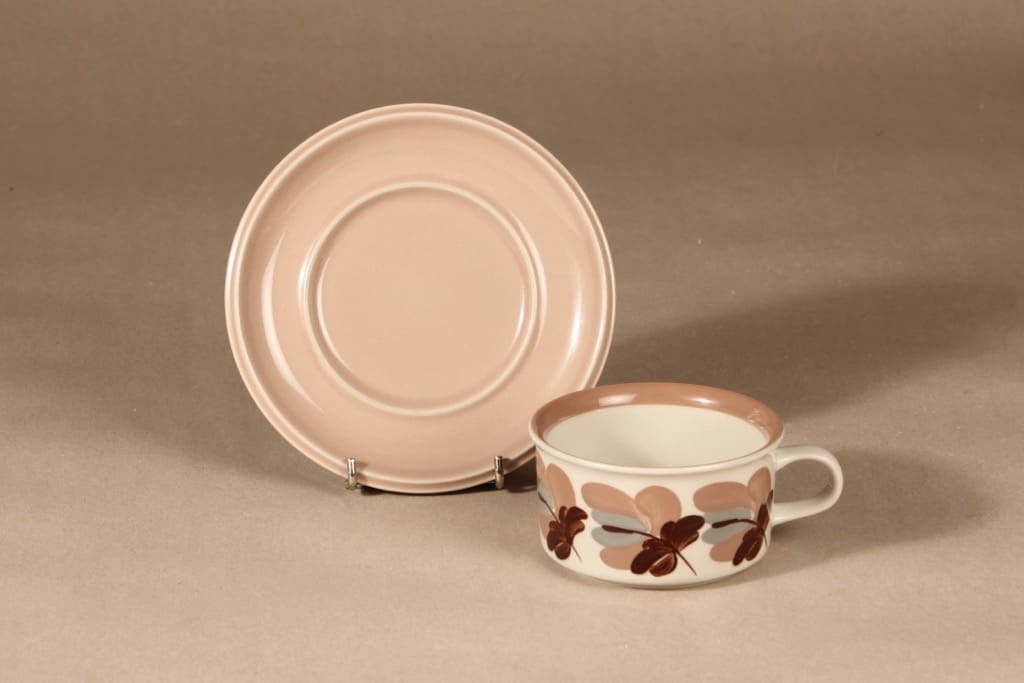 Arabia Koralli tea cup, hand-painted designer Raija Uosikkinen 2