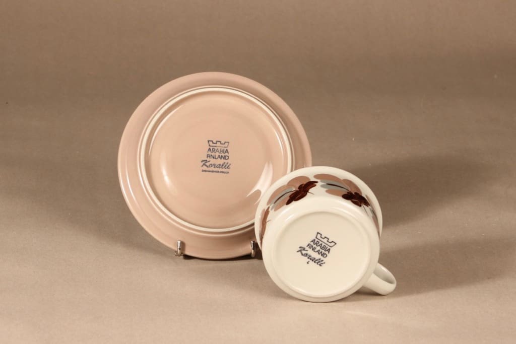 Arabia Koralli tea cup, hand-painted designer Raija Uosikkinen 3