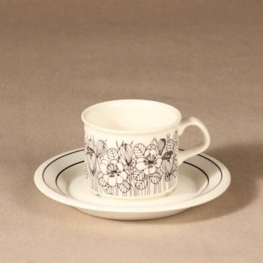 Arabia Krokus kahvikuppi, mustavalkoinen, suunnittelija Esteri Tomula, serikuva, kukka-aihe