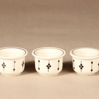 Arabia Kartano munakuppi, 3 kpl, 3 kpl, suunnittelija Esteri Tomula, 3 kpl, serikuva, päällemaalattu