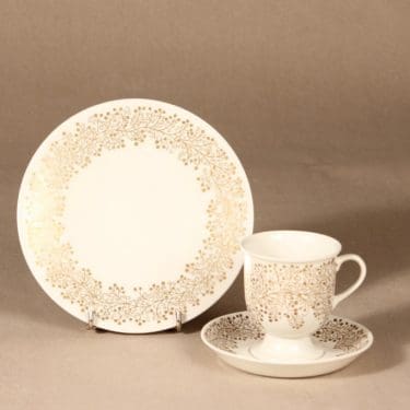 Arabia kahvikuppi ja lautaset, kulta, suunnittelija ,