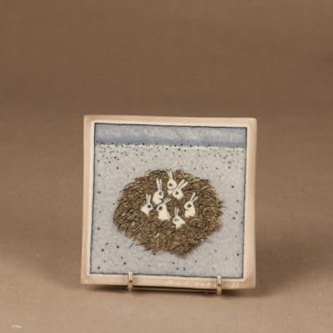 Arabia seinälaatta Jänistenpesä suunnittelija Heljä Liukko-Sundström