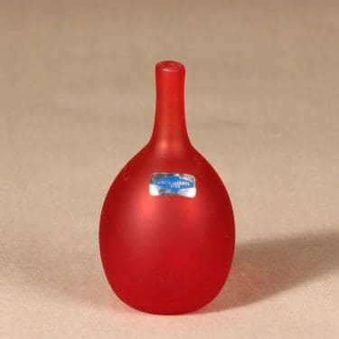 Nuutajärvi Mansikkapaikka koristepullo, signeerattu, suunnittelija Oiva Toikka, signeerattu