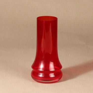 Riihimäen lasi Sirkka maljakko, punainen, suunnittelija Tamara Aladin,