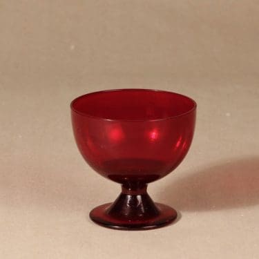 Nuutajärvi Bistro jälkiruokakulho, rubiininpunainen, suunnittelija Saara Hopea,