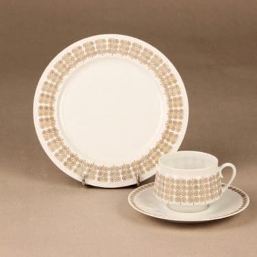 Arabia Pallas kahvikuppi ja lautaset, kulta, suunnittelija Raija Uosikkinen, serikuva