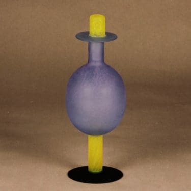 Nuutajärvi Pro Arte koristepullo, Oz, suunnittelija Oiva Toikka, Oz, signeerattu